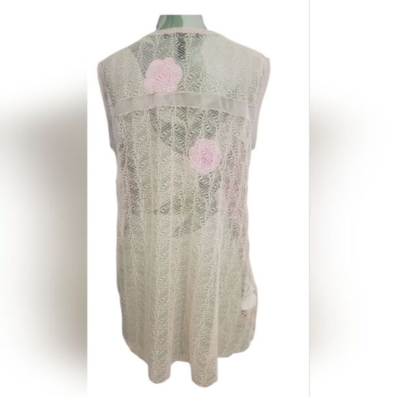 BCBGMAXAZRIA lace shop top - Picture 3 of 5